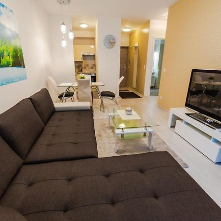 Appartamento Corvin Promenade With Free Parking Budapest Esterno foto