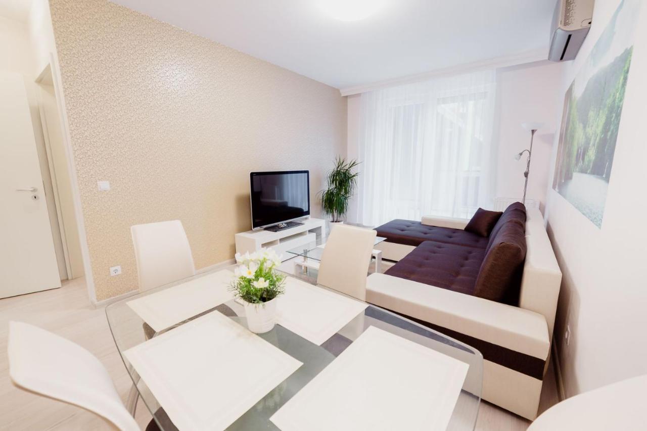 Appartamento Corvin Promenade With Free Parking Budapest Esterno foto