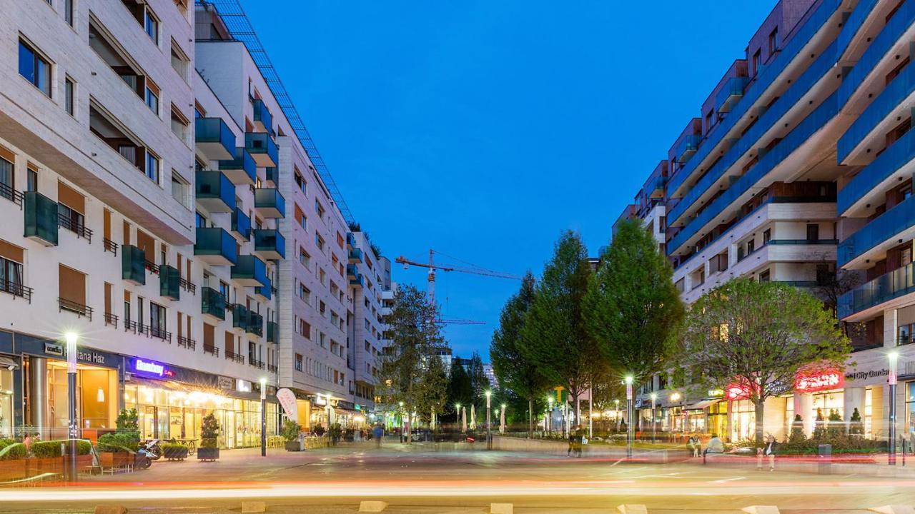 Appartamento Corvin Promenade With Free Parking Budapest Esterno foto